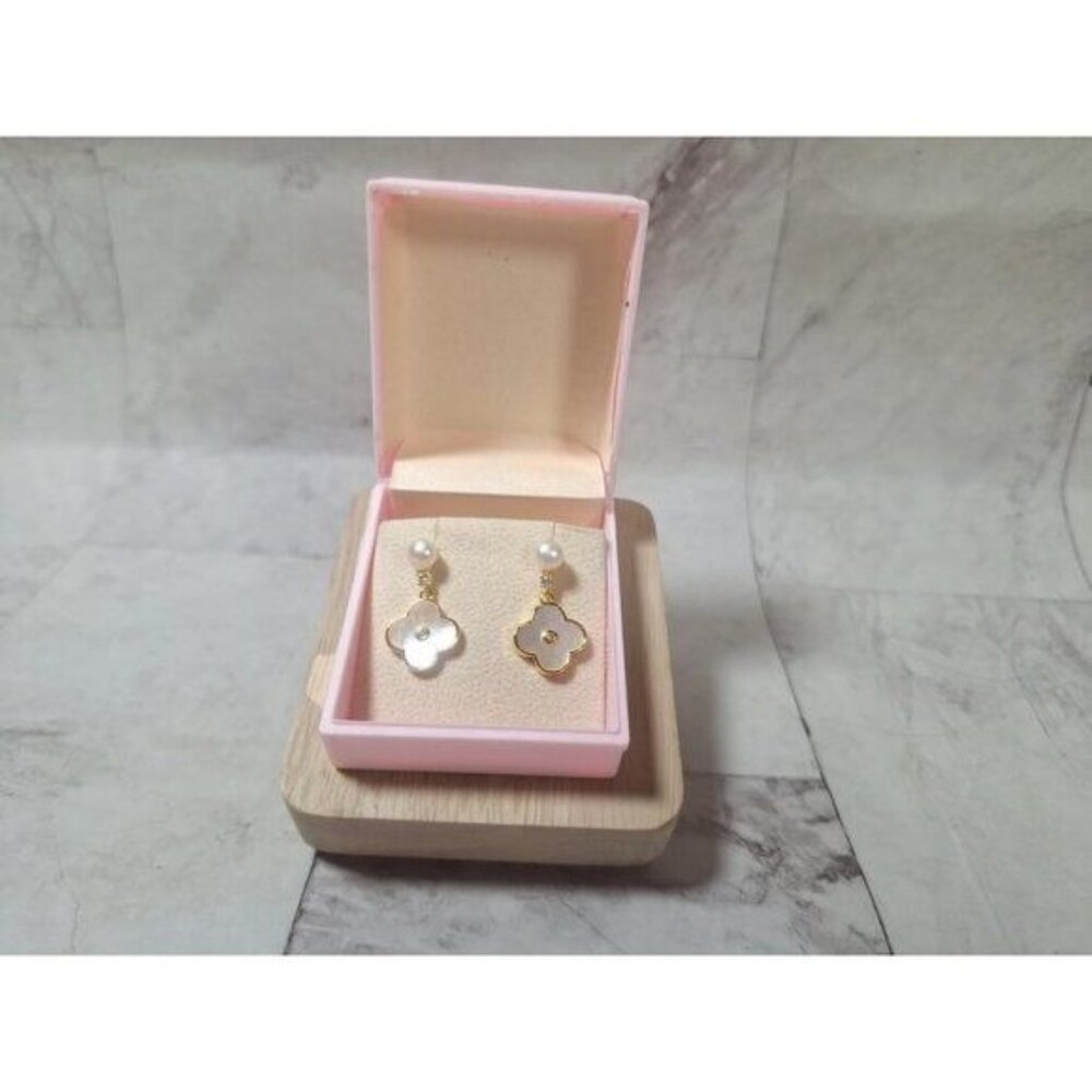 Genuine Mother of Pearl Clover White and Gold Freshwater Pearl Earrings - Picture 10 of 10